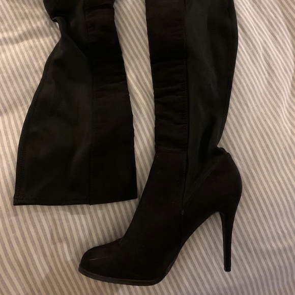 Black knee high boots - Picture 1 of 3